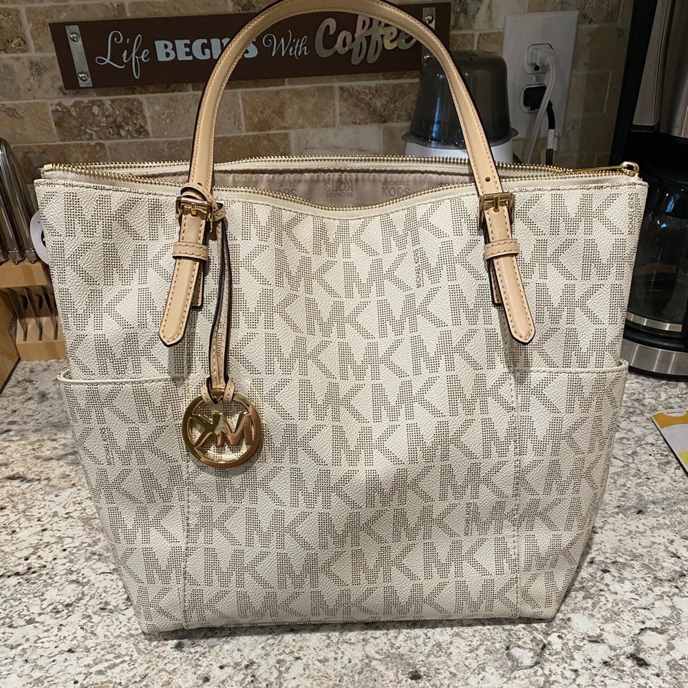 Micheal Kors cream jet set signature tote
